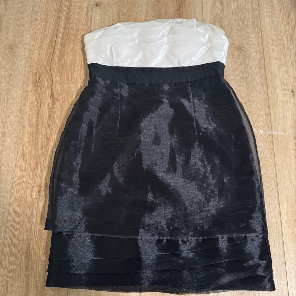 AGB Dress color White and Black size 12